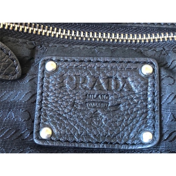 💯 Authentic Prada Leather Tote Bag - Picture 4 of 7